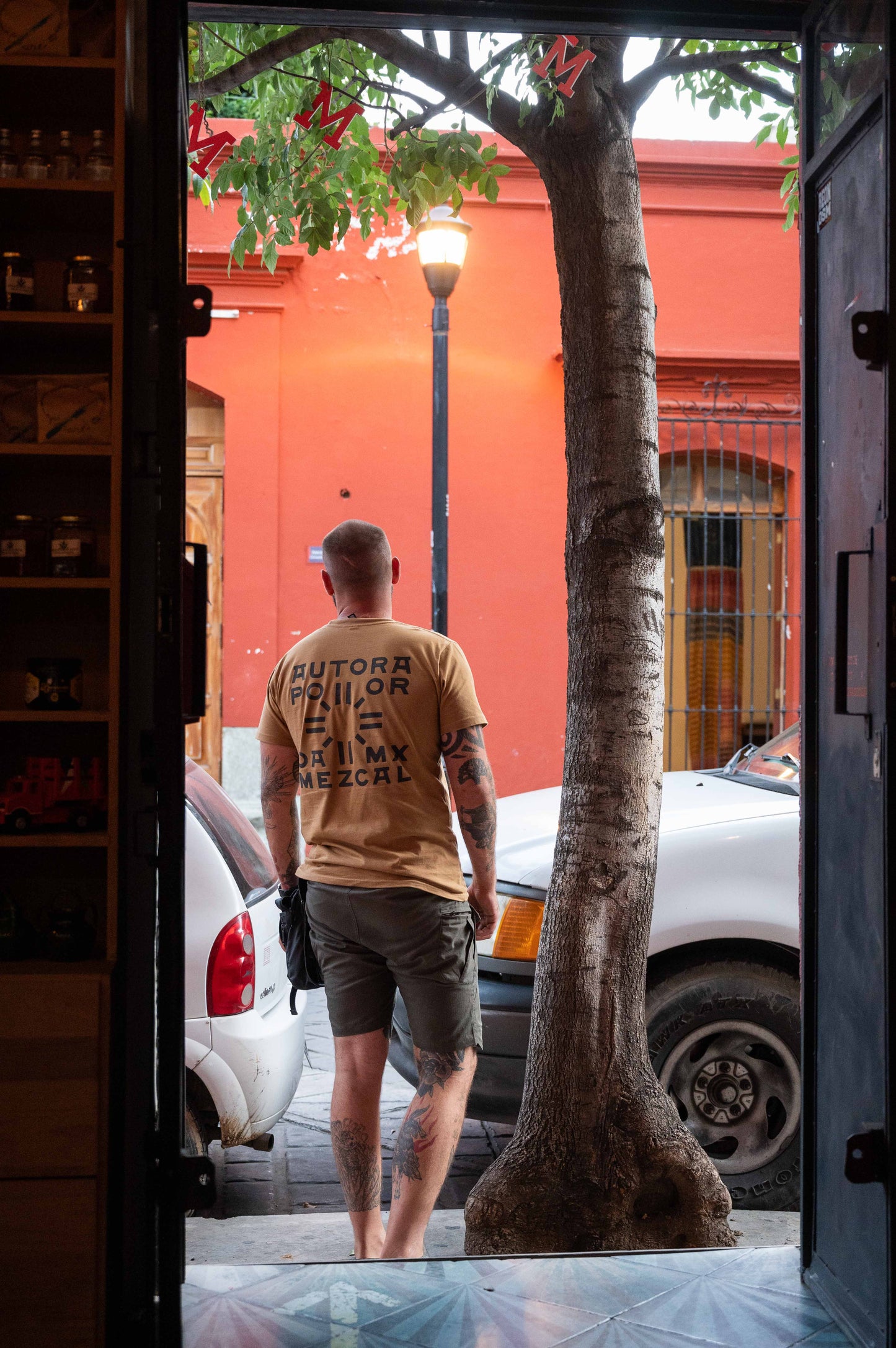 Autora Del Campo Tee